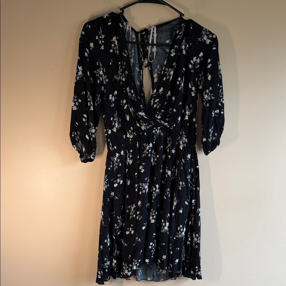 Rue21 Black Floral Long-Sleeve V-Neck Tie-Back Dress